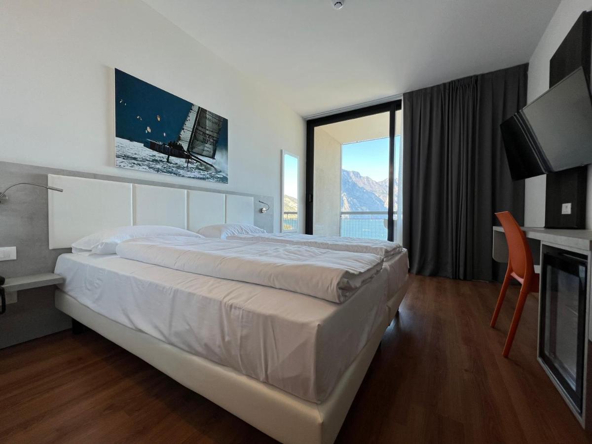 Wind Hotel Malcesine Bagian luar foto