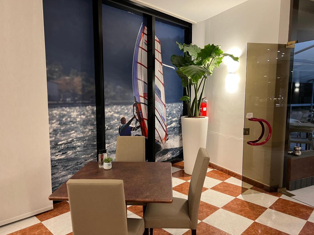 Wind Hotel Malcesine Bagian luar foto