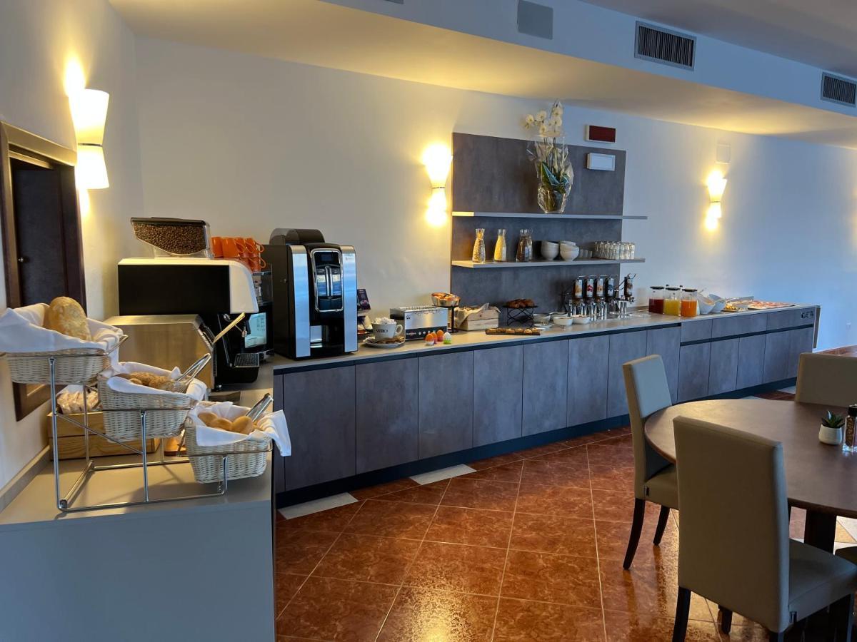 Wind Hotel Malcesine Bagian luar foto