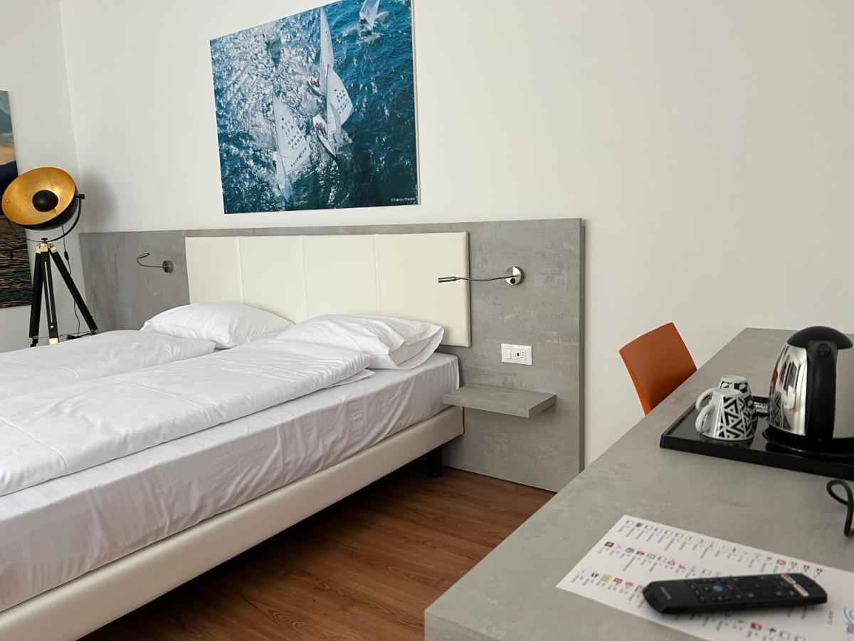 Wind Hotel Malcesine Bagian luar foto