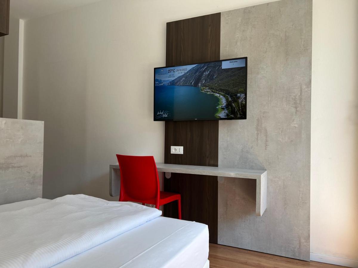 Wind Hotel Malcesine Bagian luar foto