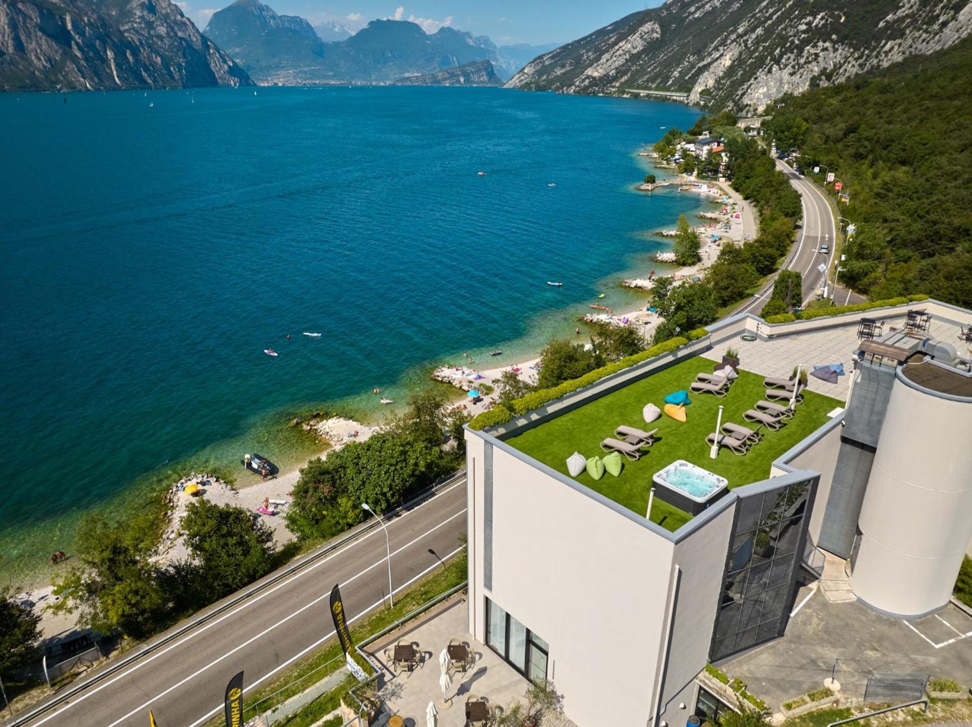 Wind Hotel Malcesine Bagian luar foto