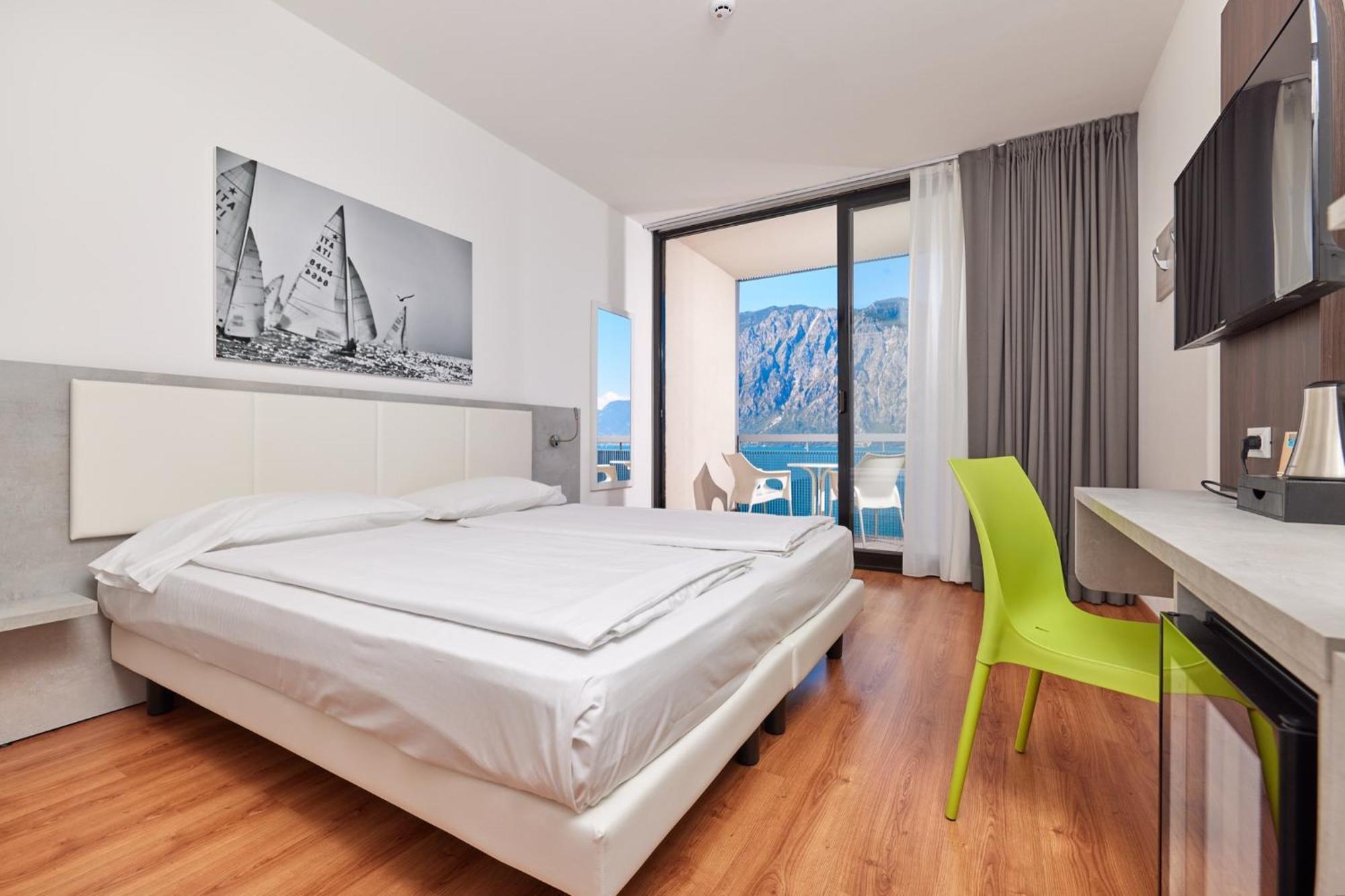 Wind Hotel Malcesine Bagian luar foto