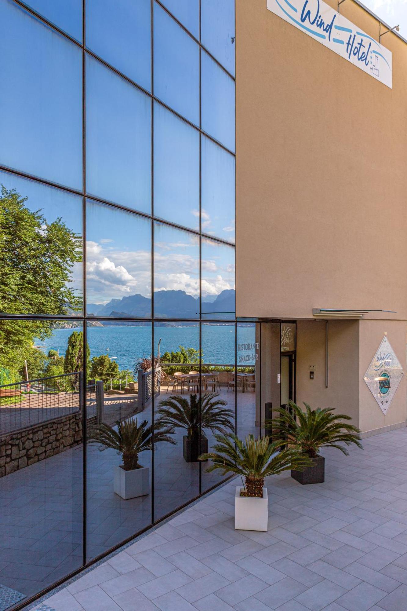 Wind Hotel Malcesine Bagian luar foto